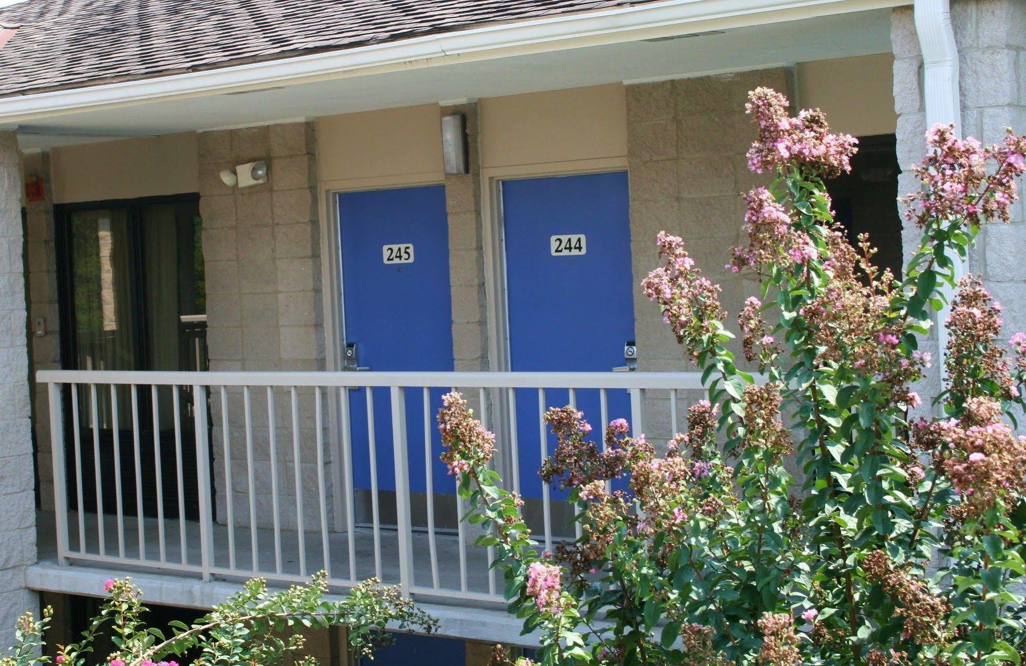 Red Roof Inn גדסדן מראה חיצוני תמונה