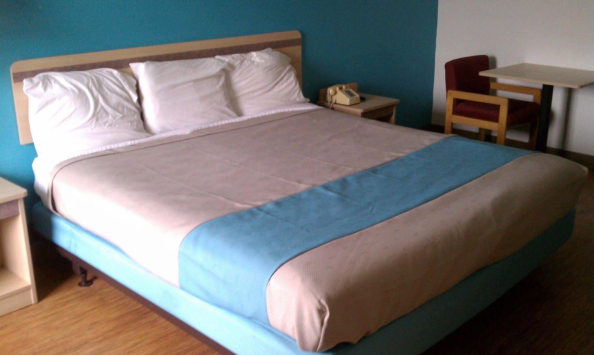 Red Roof Inn גדסדן מראה חיצוני תמונה