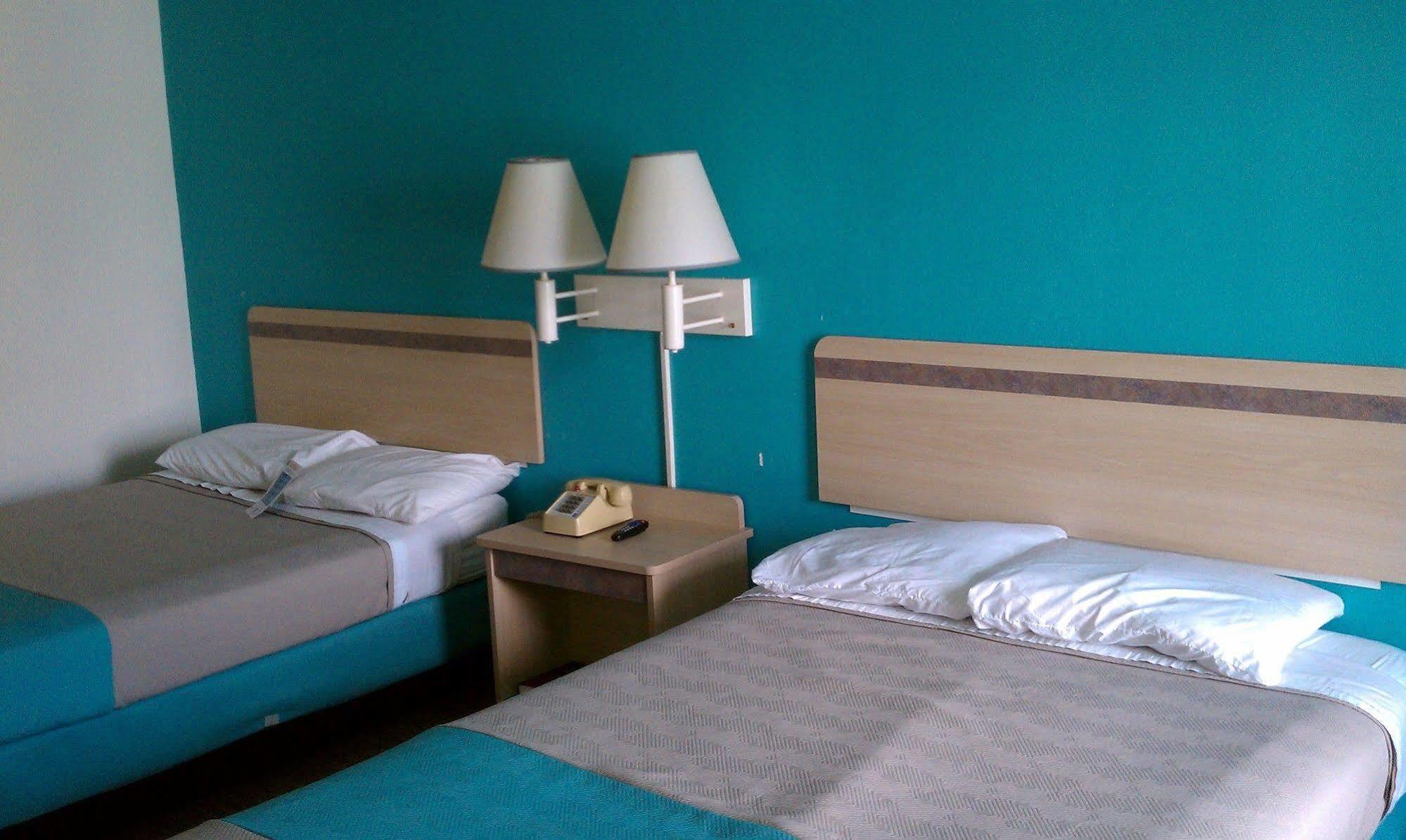 Red Roof Inn גדסדן מראה חיצוני תמונה