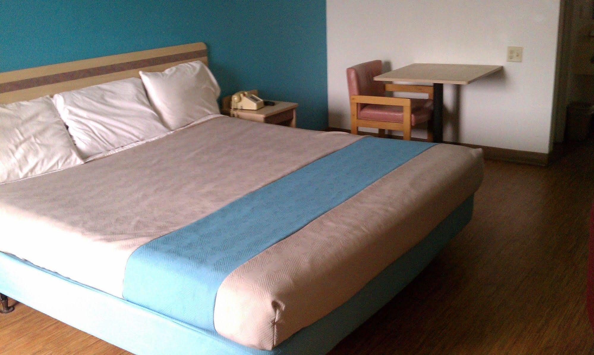 Red Roof Inn גדסדן מראה חיצוני תמונה